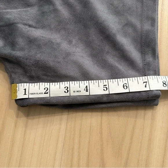 Urban outfitters faux suede shorts - Picture 6 of 7